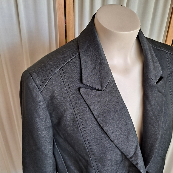 Tahari Black 3 Button Blazer with Pockets - Picture 2 of 6